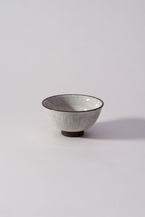 Mino Ware Black Soil Rice Bowl Tokusa Motif Small