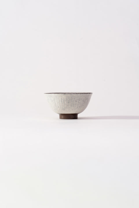 Mino Ware Black Soil Rice Bowl Tokusa Motif Small