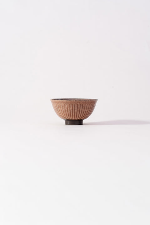 Mino Ware Black Soil Rice Bowl Tokusa Motif Small