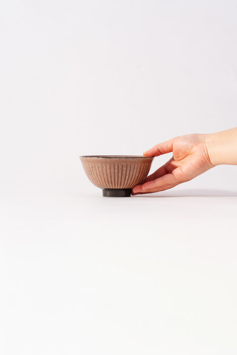 Mino Ware Black Soil Rice Bowl Tokusa Motif Small