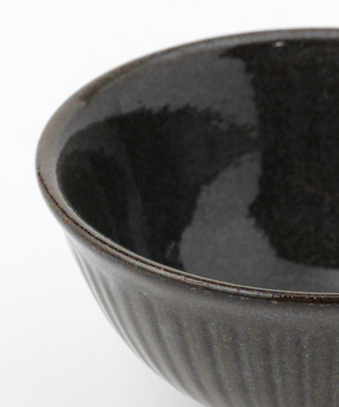 Mino Ware Black Soil Rice Bowl Tokusa Motif Small